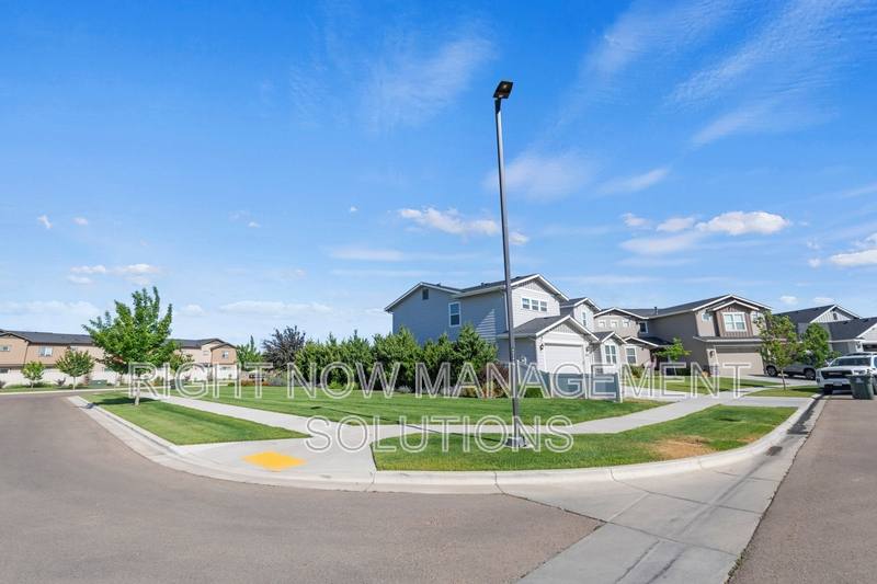 House for rent at 4923 N Glenrock Ave, Meridian, ID 83646