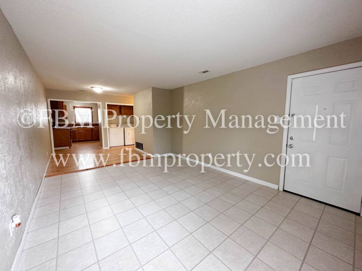 Apartment for rent at 2612 W Sycamore Ave, Corsicana, TX 75110