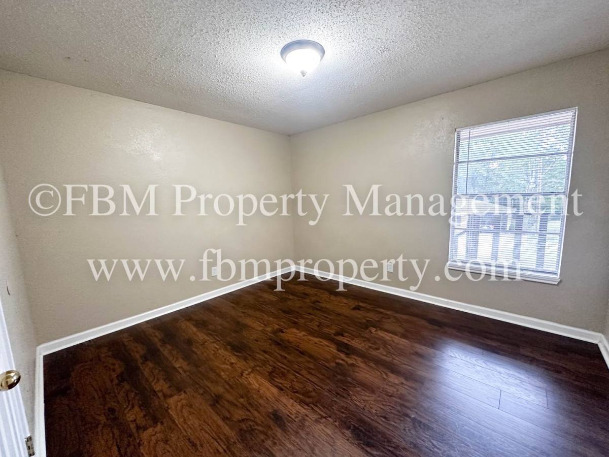 Apartment for rent at 2612 W Sycamore Ave, Corsicana, TX 75110