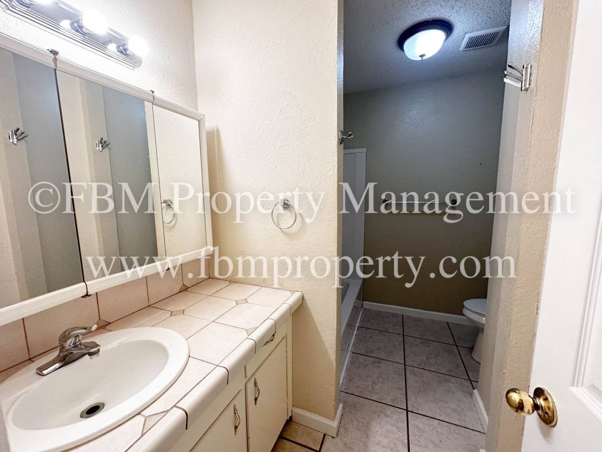 Apartment for rent at 2612 W Sycamore Ave, Corsicana, TX 75110