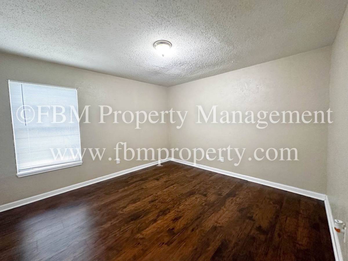 Apartment for rent at 2612 W Sycamore Ave, Corsicana, TX 75110