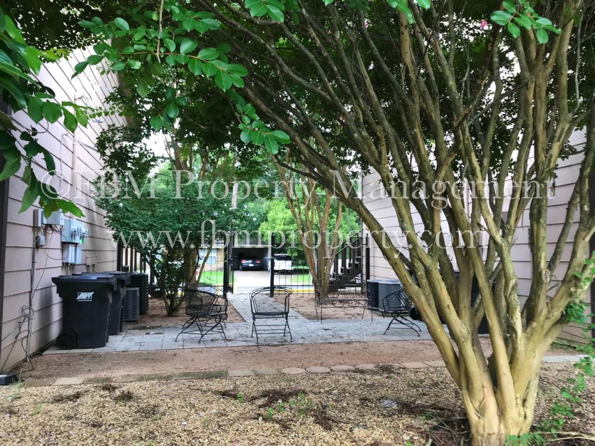 Apartment for rent at 2612 W Sycamore Ave, Corsicana, TX 75110