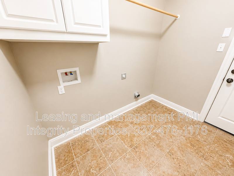House for rent at 213 Woodhaven Rd, Youngsville, LA 70592