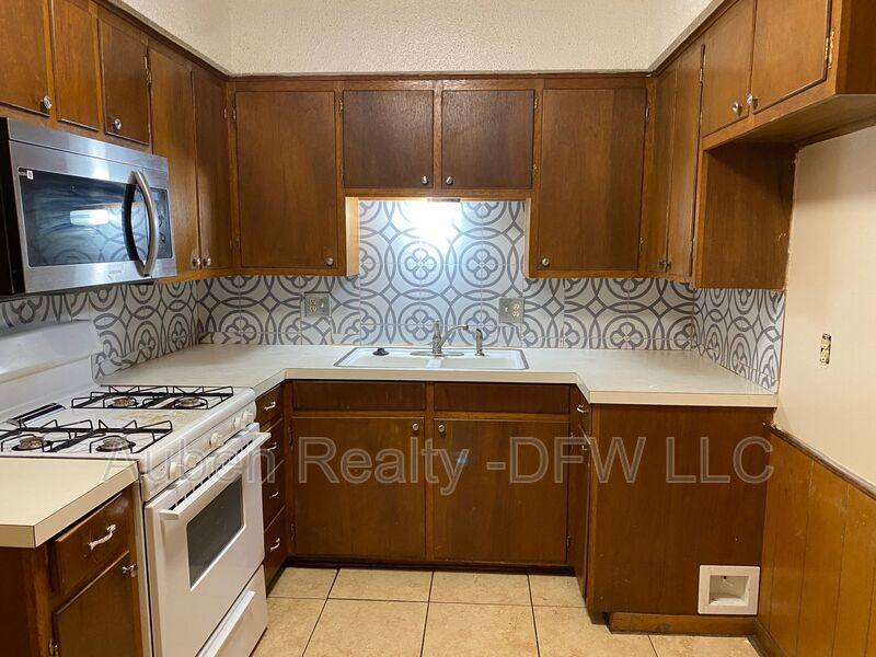 House for rent at 1615 N Alexander St, Sherman, TX 75092