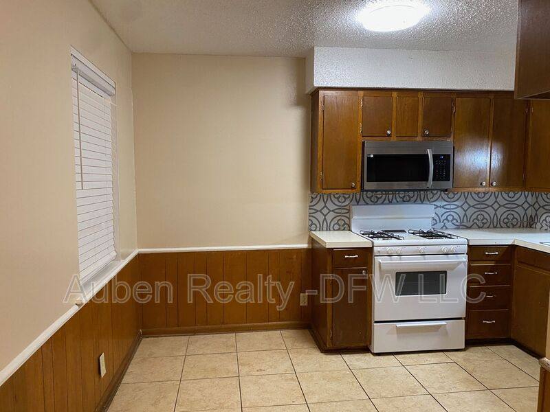 House for rent at 1615 N Alexander St, Sherman, TX 75092