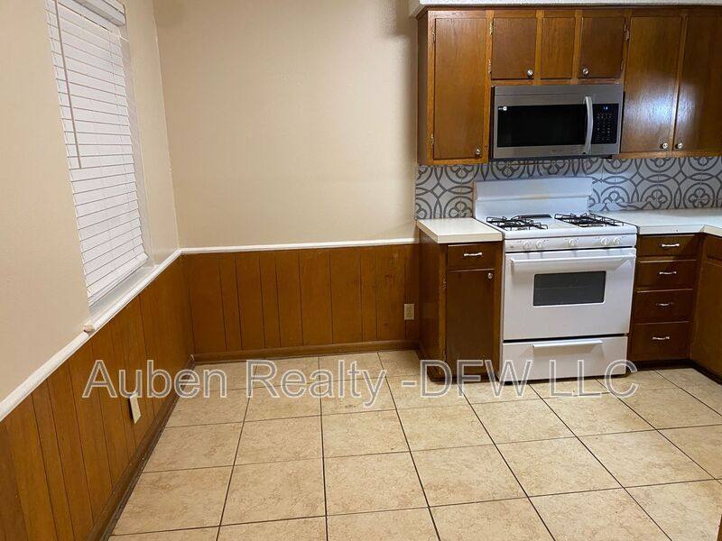 House for rent at 1615 N Alexander St, Sherman, TX 75092
