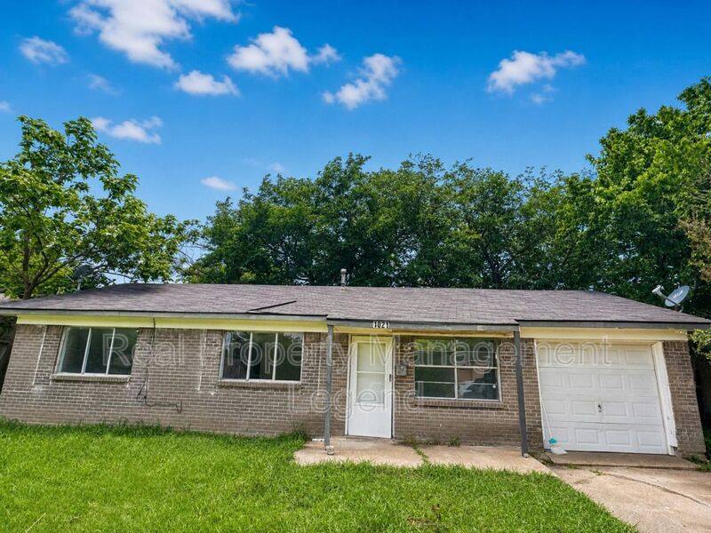 House for rent at 1021 Irene Dr, Mesquite, TX 75149