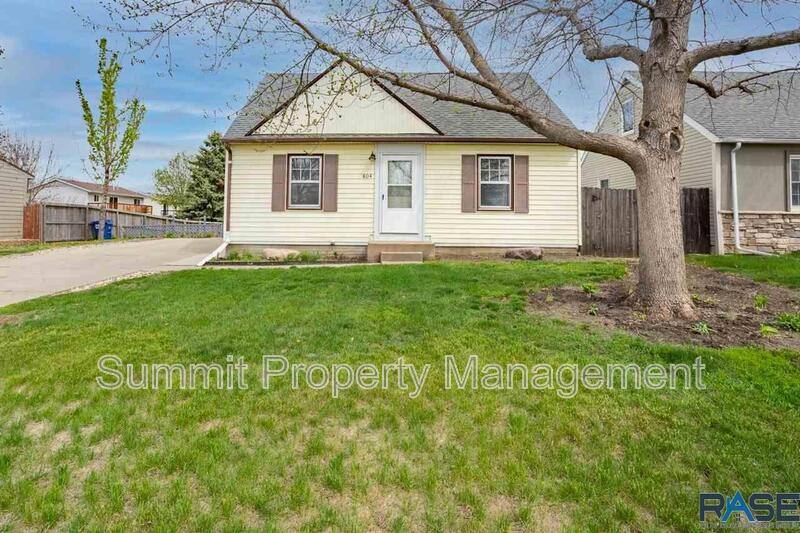 House for rent at 804 E Presentation St, Sioux Falls, SD 57104