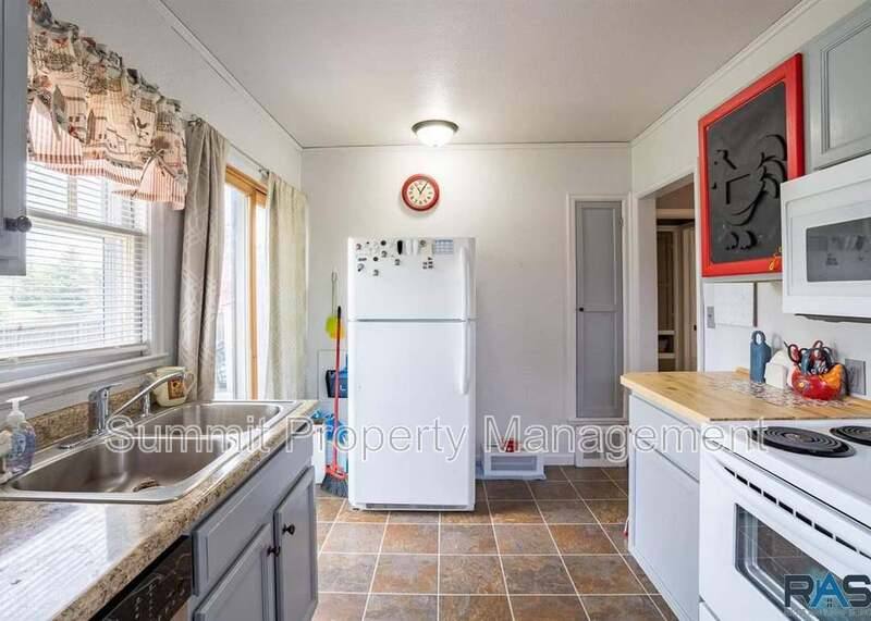 House for rent at 804 E Presentation St, Sioux Falls, SD 57104