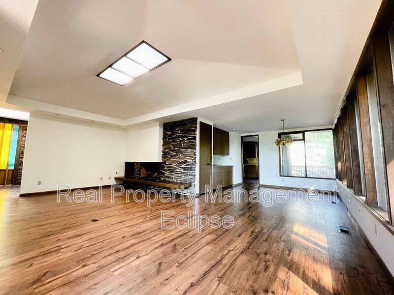 House for rent at 11105 SE 59th St, Bellevue, WA 98006