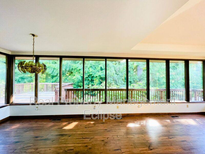 House for rent at 11105 SE 59th St, Bellevue, WA 98006