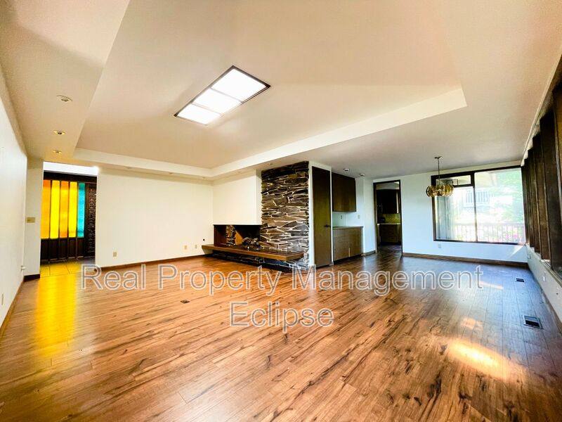 House for rent at 11105 SE 59th St, Bellevue, WA 98006