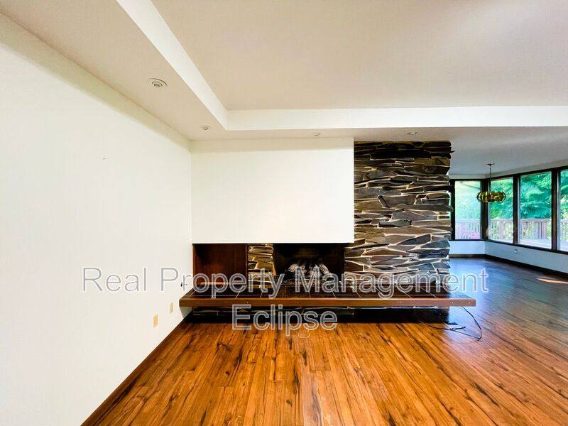 House for rent at 11105 SE 59th St, Bellevue, WA 98006