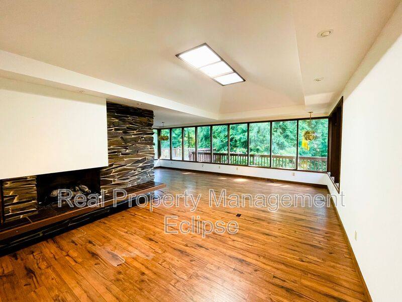 House for rent at 11105 SE 59th St, Bellevue, WA 98006