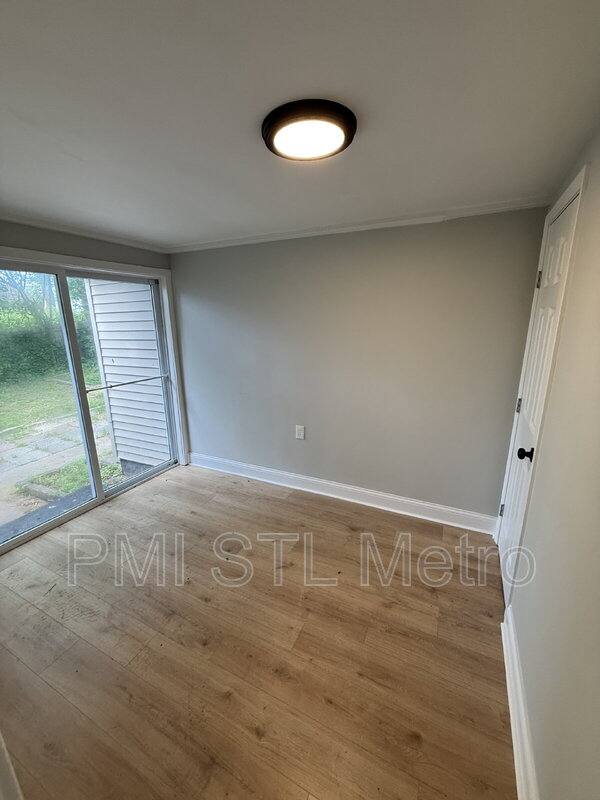 House for rent at 10432 Balmoral Dr, Saint Louis, MO 63137