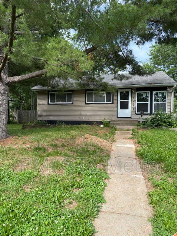 House for rent at 10432 Balmoral Dr, Saint Louis, MO 63137