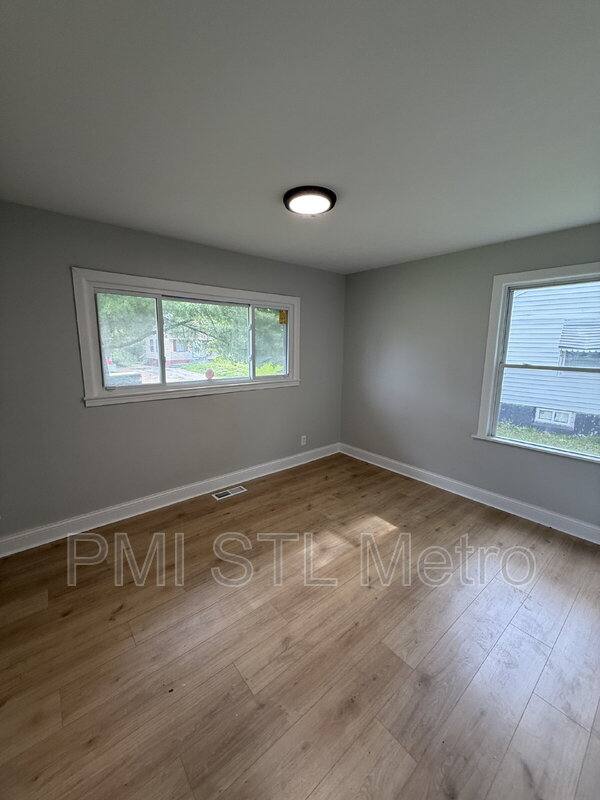 House for rent at 10432 Balmoral Dr, Saint Louis, MO 63137