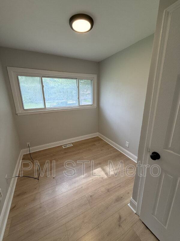 House for rent at 10432 Balmoral Dr, Saint Louis, MO 63137