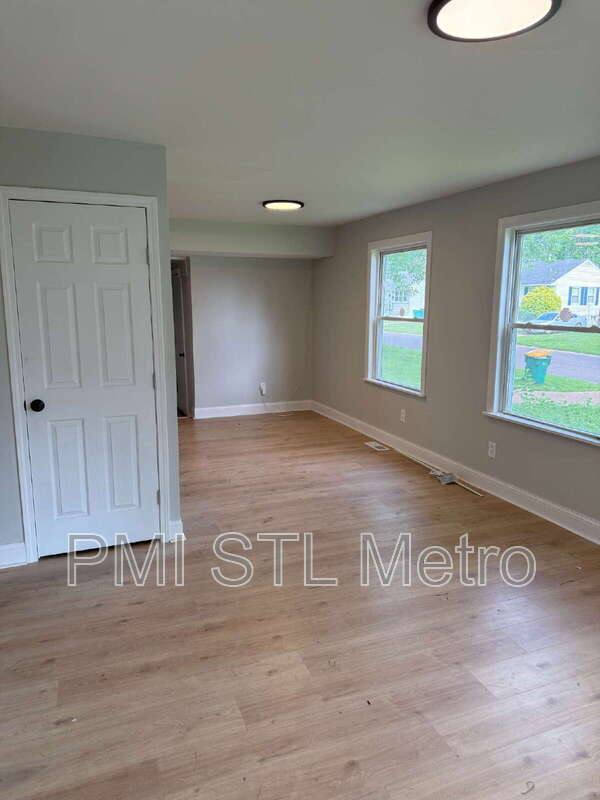 House for rent at 10432 Balmoral Dr, Saint Louis, MO 63137
