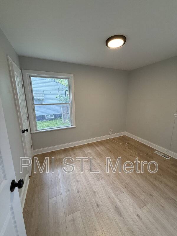 House for rent at 10432 Balmoral Dr, Saint Louis, MO 63137