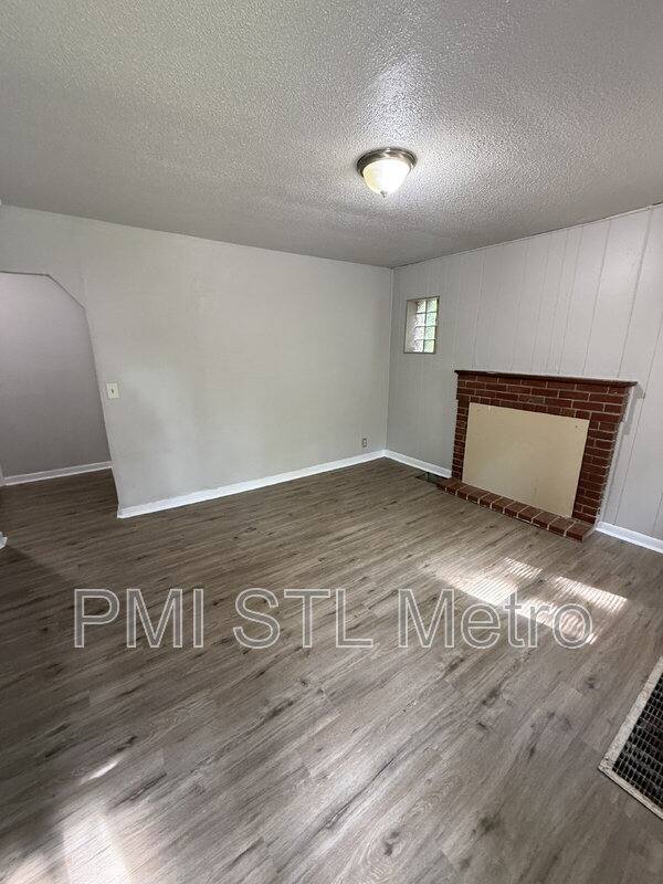 House for rent at 6170 Emerald Ave, Saint Louis, MO 63135