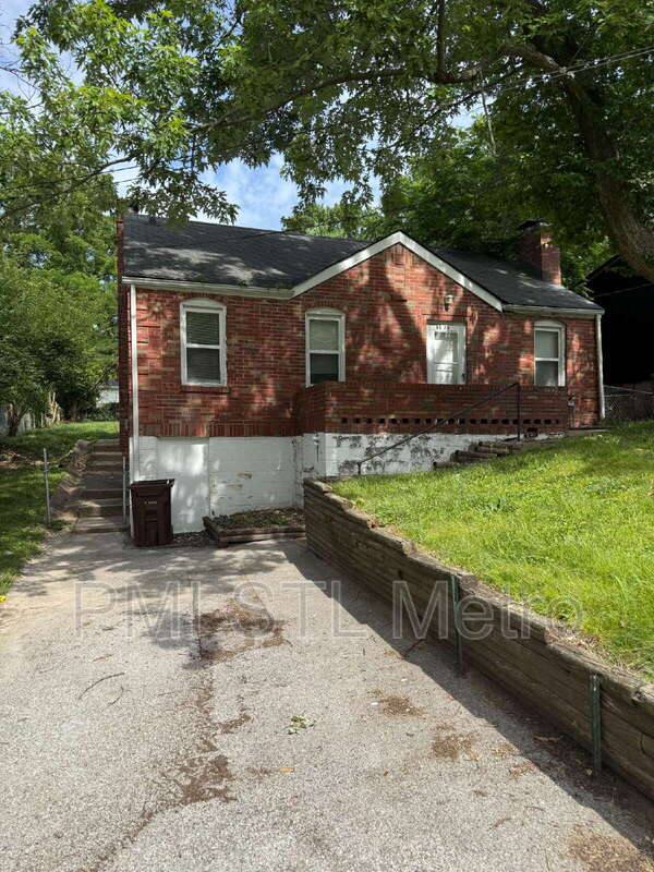 House for rent at 6170 Emerald Ave, Saint Louis, MO 63135