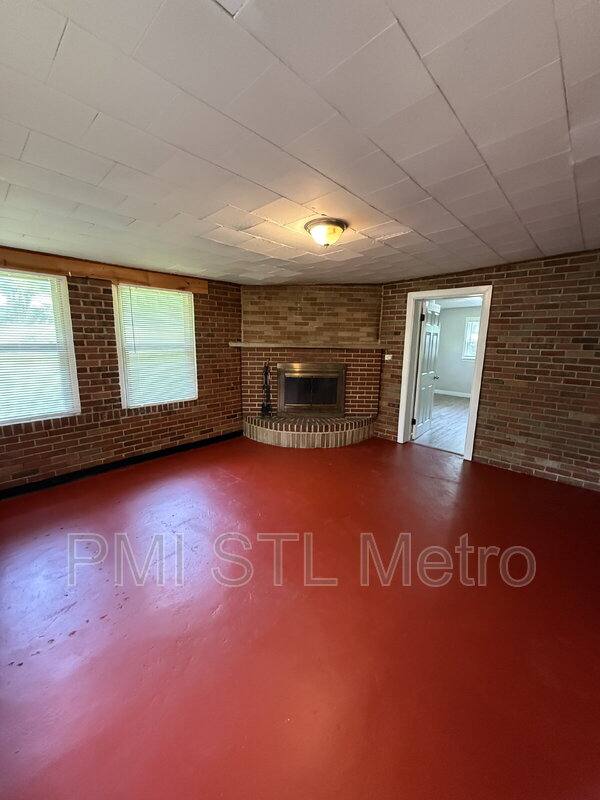 House for rent at 6170 Emerald Ave, Saint Louis, MO 63135