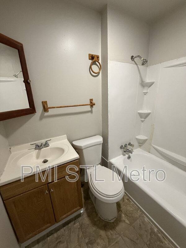 House for rent at 6170 Emerald Ave, Saint Louis, MO 63135