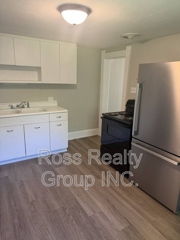 House for rent at 1418 Colburn St, Toledo, OH 43609