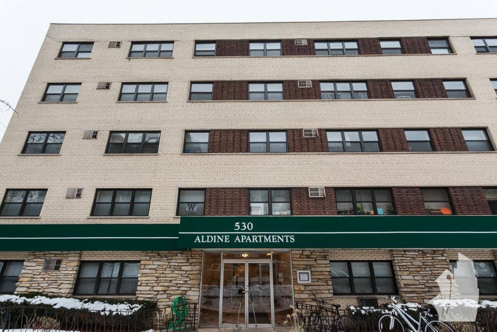 Apartment for rent at 530 W Aldine Ave, Chicago, IL 60657
