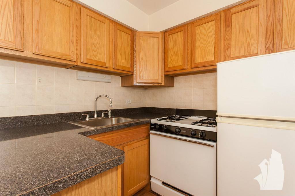 Apartment for rent at 530 W Aldine Ave, Chicago, IL 60657