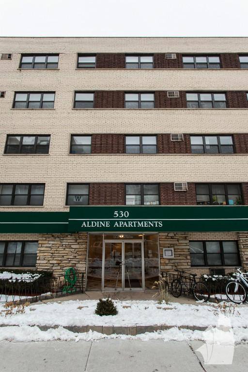 Apartment for rent at 530 W Aldine Ave, Chicago, IL 60657