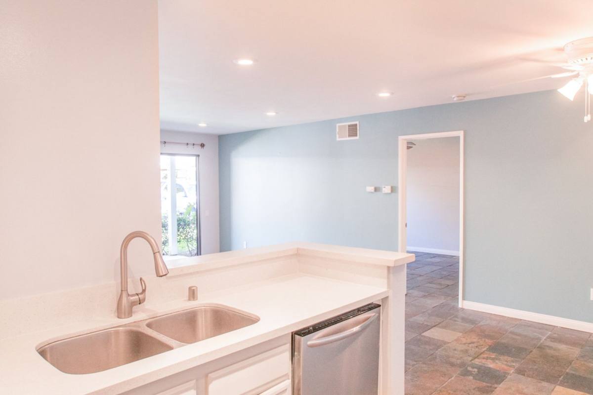 Apartment for rent at 12269 Carmel Vista, San Diego, CA 92130
