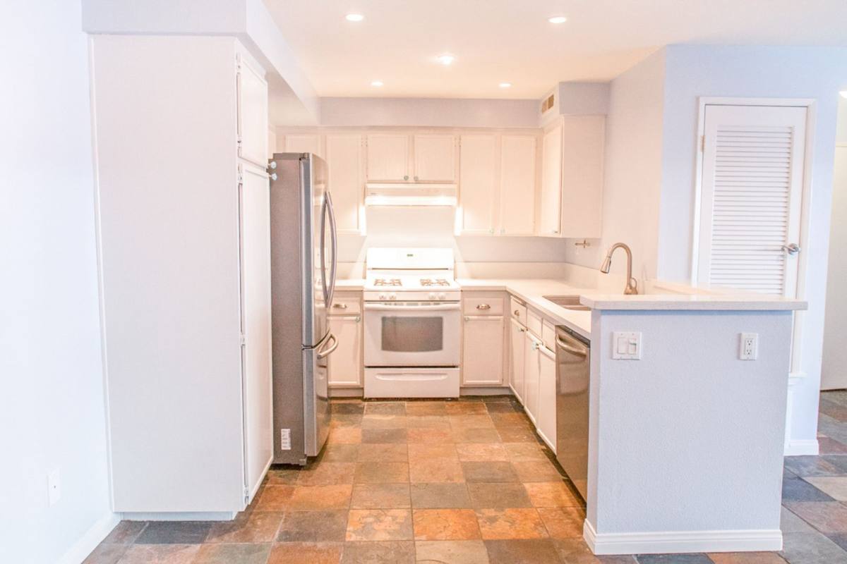 Apartment for rent at 12269 Carmel Vista, San Diego, CA 92130