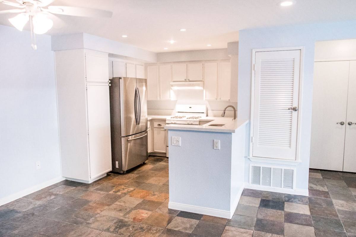 Apartment for rent at 12269 Carmel Vista, San Diego, CA 92130