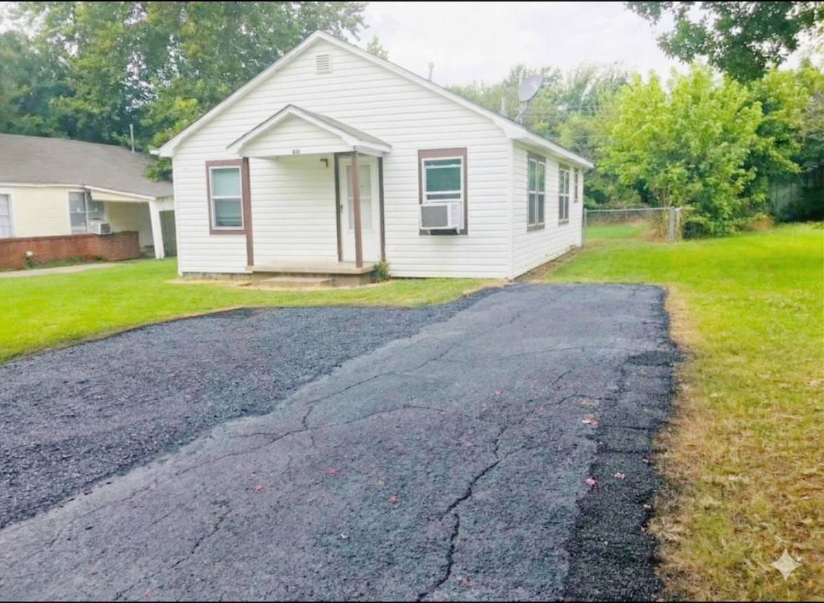 House for rent at 613 N 11th Ave, Durant, OK 74701