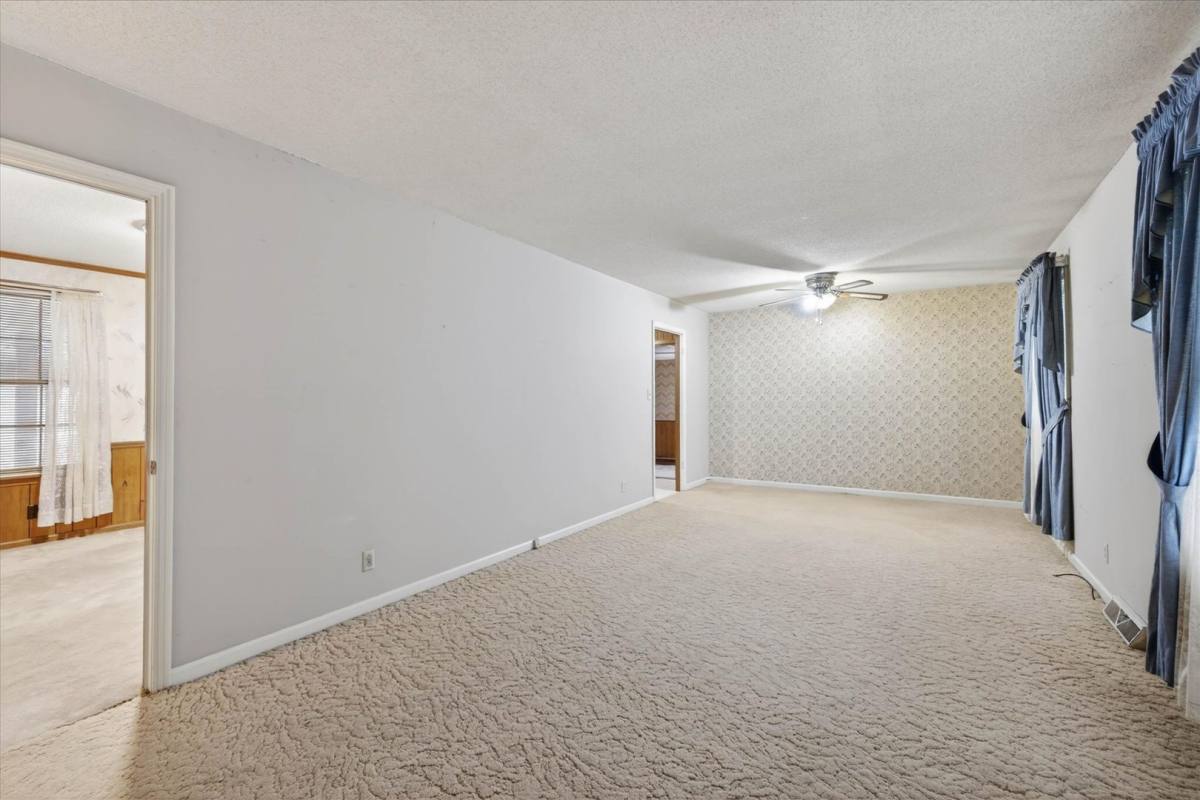 House for rent at 1886 Old Trenton Rd, Clarksville, TN 37040