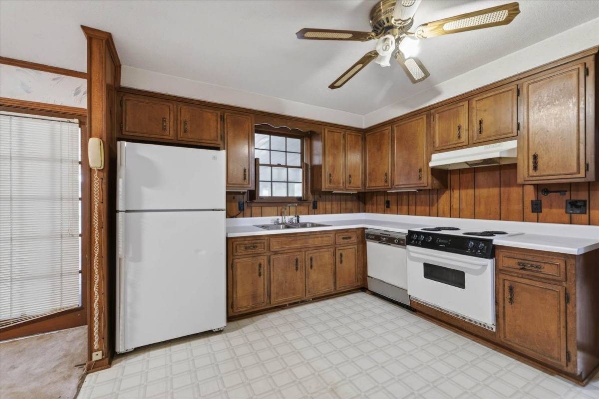 House for rent at 1886 Old Trenton Rd, Clarksville, TN 37040