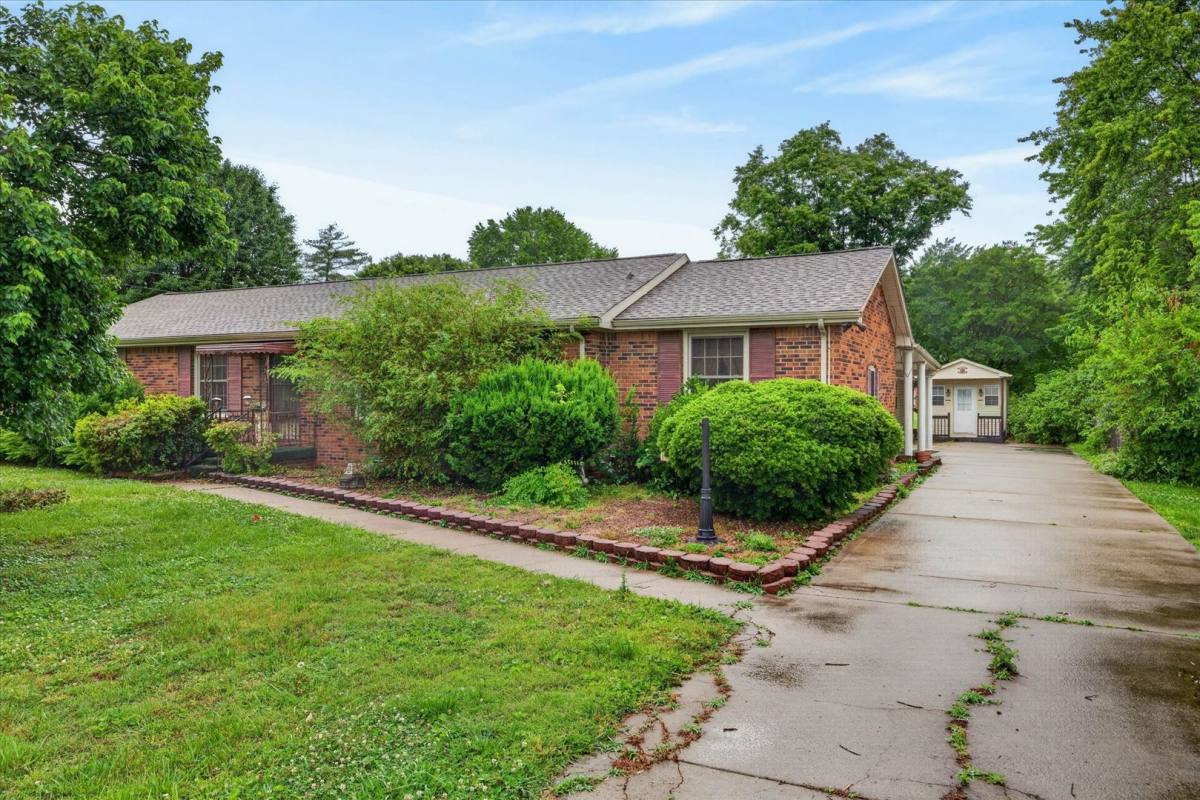 House for rent at 1886 Old Trenton Rd, Clarksville, TN 37040