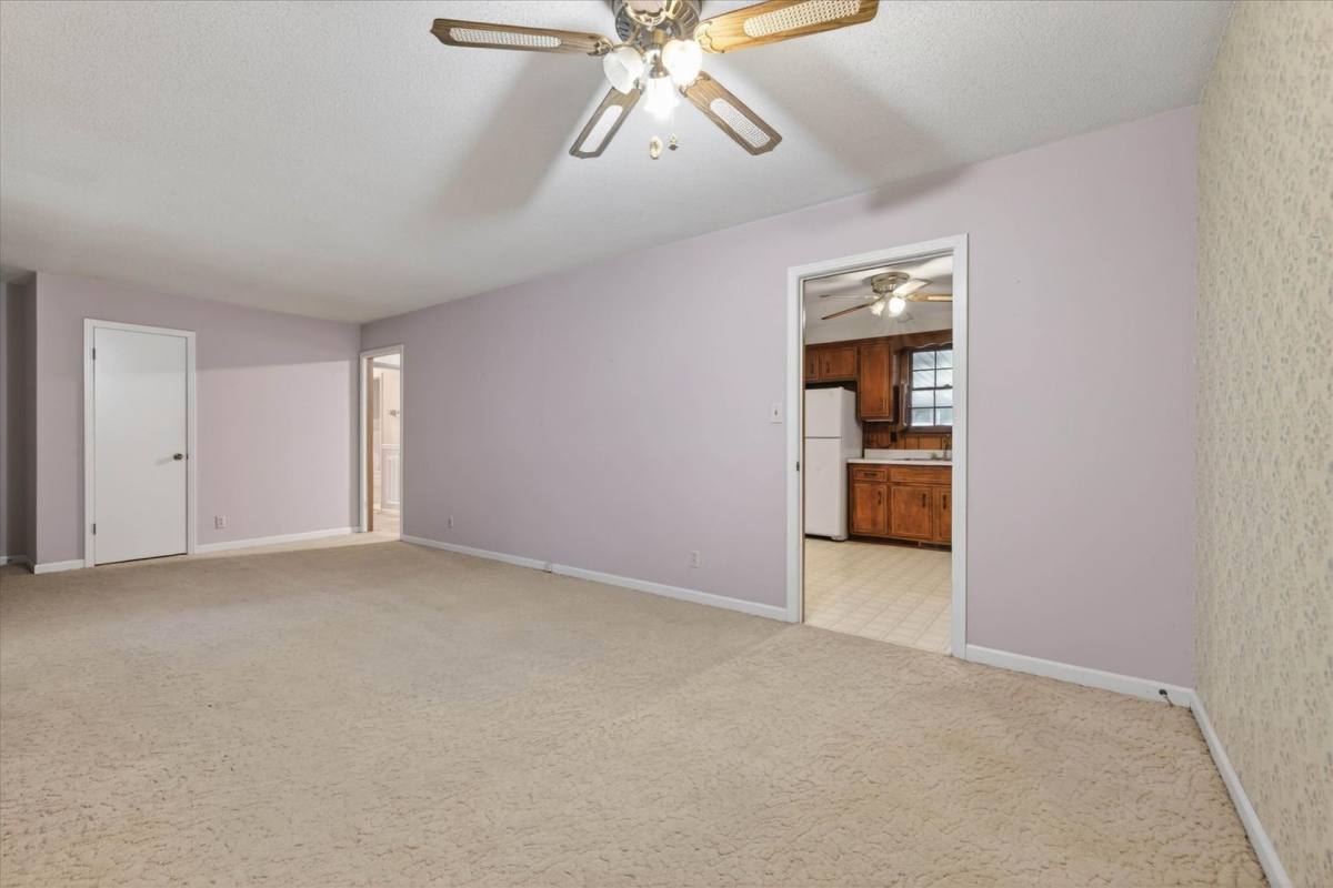 House for rent at 1886 Old Trenton Rd, Clarksville, TN 37040