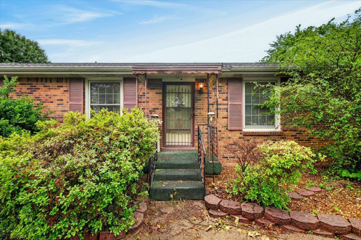 House for rent at 1886 Old Trenton Rd, Clarksville, TN 37040