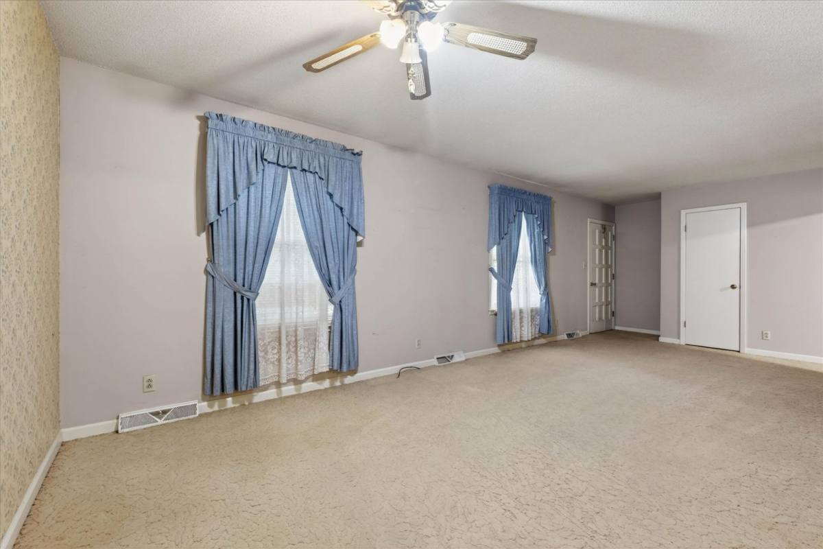 House for rent at 1886 Old Trenton Rd, Clarksville, TN 37040