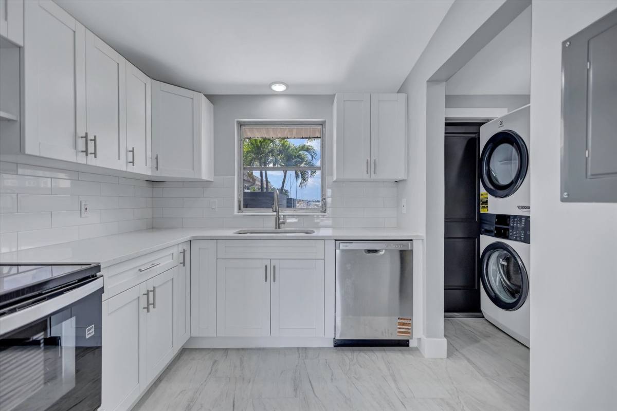 Apartment for rent at 325 Capri Blvd, Saint Petersburg, FL 33710