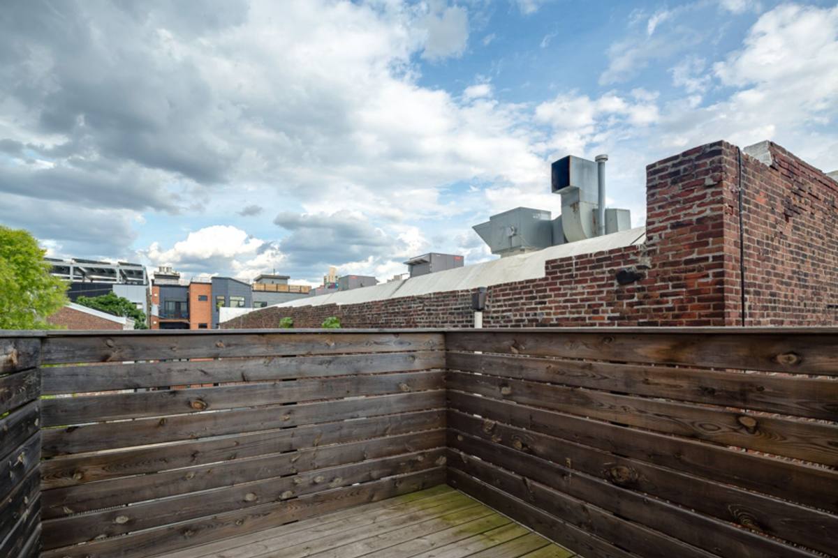 Apartment for rent at 927 N 2nd St, Philadelphia, PA 19123