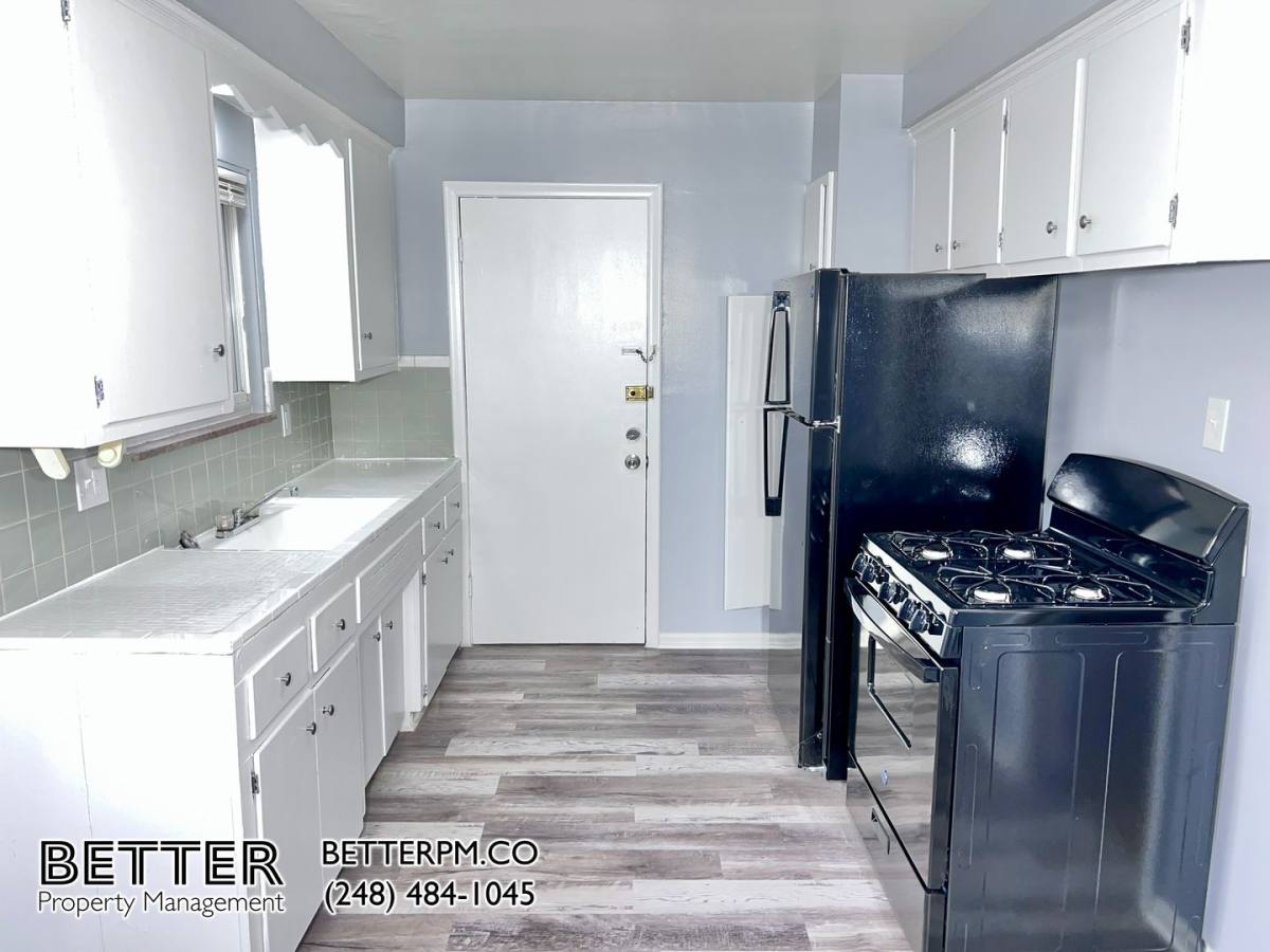 Apartment for rent at 15321-15341 E 9 Mile Rd, Eastpointe, MI 48021
