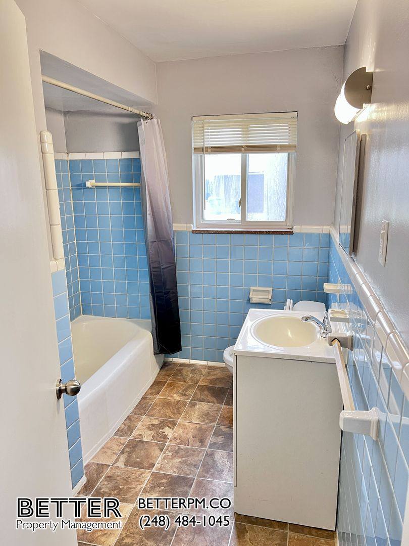 Apartment for rent at 15321-15341 E 9 Mile Rd, Eastpointe, MI 48021