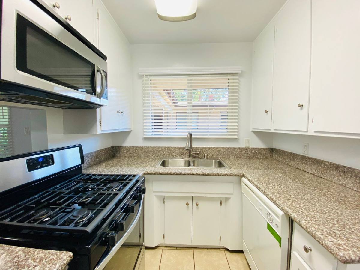 Apartment for rent at 2956-3022 S Robertson Blvd, Los Angeles, CA 90034