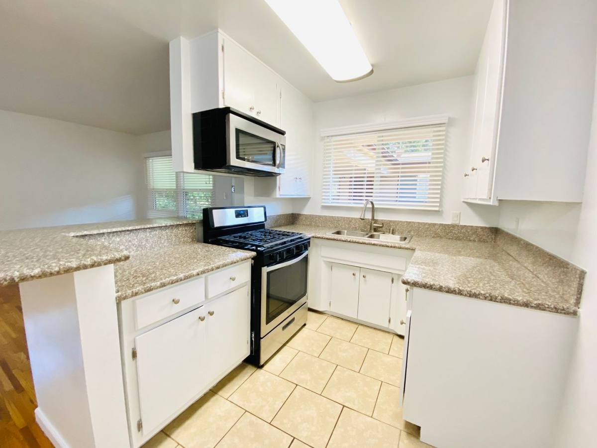 Apartment for rent at 2956-3022 S Robertson Blvd, Los Angeles, CA 90034