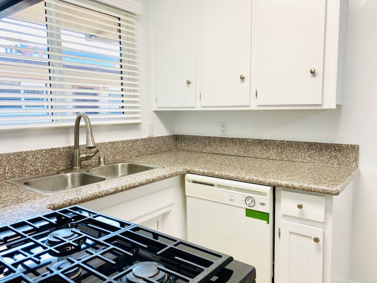 Apartment for rent at 2956-3022 S Robertson Blvd, Los Angeles, CA 90034