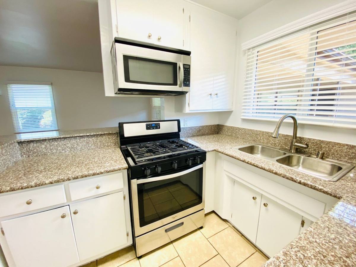 Apartment for rent at 2956-3022 S Robertson Blvd, Los Angeles, CA 90034